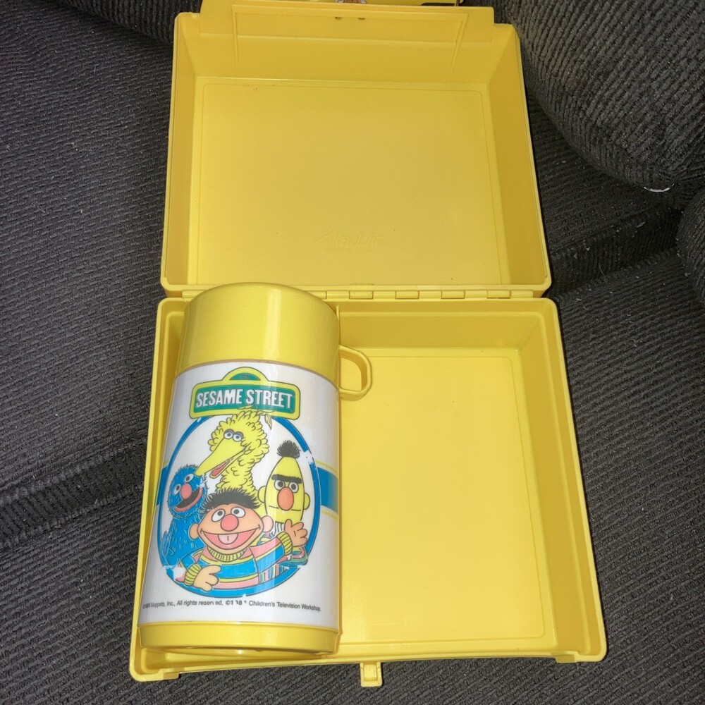 Sesame Street Vintage Lunchbox Bookbag & Oscar Toy - Picture 6 of 10